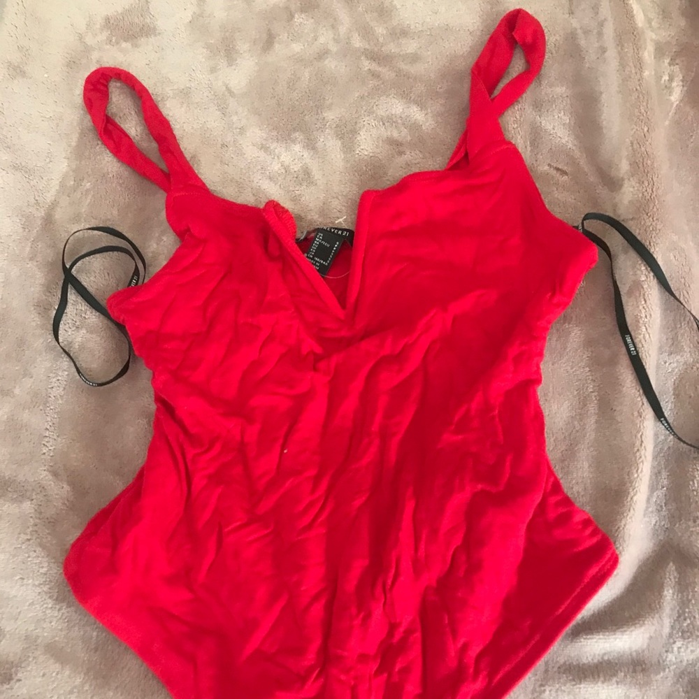 Tops/jumpsuits - Picture 4 of 4